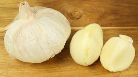 [Garlic Day] Pleasure tricks to peel garlic skin very easily--and your hands don't smell [Once every 4 years]