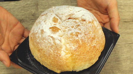 Lawson's "giant cream puff" is back! "Shoo a la creme" to cut and eat