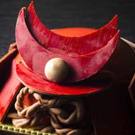 りりしい！赤い兜（かぶと）のケーキ、大阪新阪急ホテルから