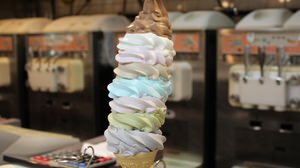 35 cm high! How much does it weigh? -I measured the soft serve ice cream of Nakano "Daily Chico" where you can enjoy 8 kinds of flavors.