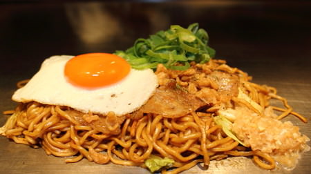 “Additive-free Yakisoba BAR Cerona” made from raw noodles Yakisoba, but boiled--At night, on an iron plate bar