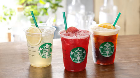 Summer limited drinks such as "Shaken Strawberry Passion Tea" that the barista shakes on Starbucks are now available!