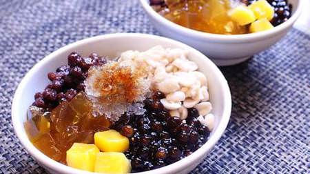 "Taiwanese ice zenzai" of brown sugar and matcha in Chun Shui Tang--topped with tapioca and mango