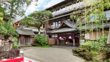 奈良の老舗料亭で“3階から”流しそうめん--三輪素麺が30mの台を流れる!?
