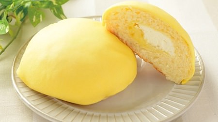Even though it's melon bread, is it "lemon-based"? Lawson "Moist Melon Bread Setouchi Lemon"