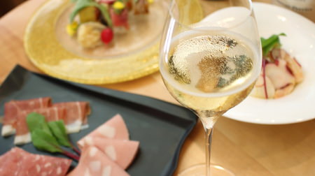 "Champagne Cafe" in Ginza--"bubbles ginza" that you can easily drink from a glass