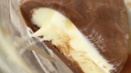 生チョコアイス×とろ～りミルククリームの「MILCREA（ミルクレア）」--新食感アイスバーを食べてみた