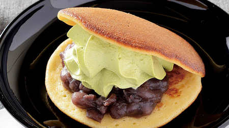 Lawson's new sweet "Uji Matcha's chewy raw dorayaki"-sandwiched with red bean paste and matcha cream