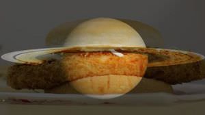 【試食レポ】ロッテリア「はみだしエビバーガー」が土星に似ている