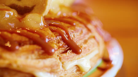 コメダ珈琲店に「シロノワール キャラメルリンゴ」--デニッシュパンからカスタードクリームが溶け出す！