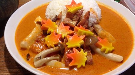 What a beautiful autumnal color! Thai curry shop "Autumn leaves and mushroom curry" in the puzzle kitchen
