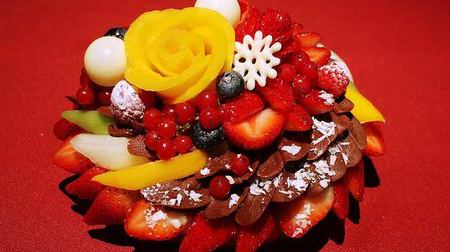 Gorgeous like jewelry! Café Comsa's fruity Christmas cake