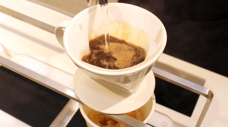 カレーにコーヒーをドリップ？斬新すぎる「カレーメシ」の専門店、渋谷駅ホームに出現！