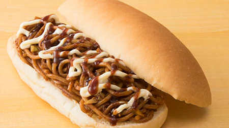 Yakisoba bread from "Koppe-pan for exclusive use", Lawson--Yakisoba with rich sauce is juicy