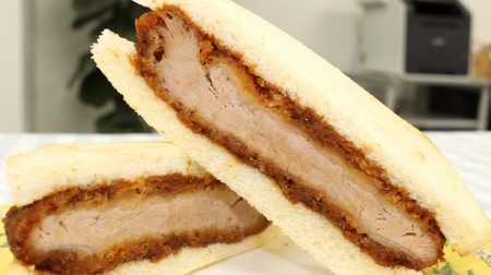 Warm and delicious at 7-ELEVEN "Limited time offer! Hot sandwiches with soft fillets"-Thick juicy fillets are delicious!