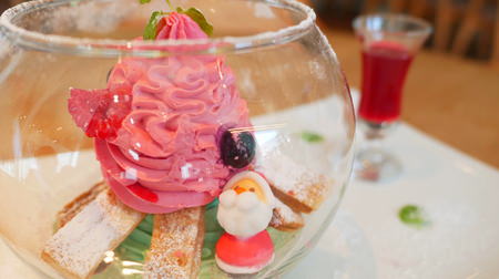 "New sensation parfait" "Snow glob female" that mixes and eats crunchy--Santa is cute a little