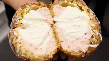 "Giant cream puff" is now available with red and white cream--the flesh is nice! From Lawson