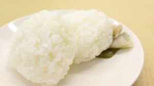 Onigiri, which is inevitably sold out, is "Salt Musubi" without ingredients- "Tsukiji Aji Kitakai"