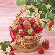 かご型パイに苺がたっぷり！春のケーキ「いちご摘み」--チョコのバラをデコレーション