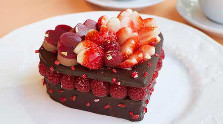 The heart shape is wonderful! Valentine's Day limited "berry and chocolate cake" at Cafe Comsa