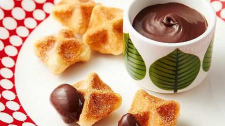 As a gift for White Day! "Korokoro Waffle Chocolate Dip" from Yale L