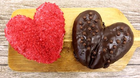 Glittering toppings on heart-shaped bread! Fauchon's "Valentine Bread" is cute and delicious