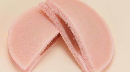 Pink pancakes for FamilyMart! "Mochitto Pancake (Sakura Shiroan)" with the image of Sakuramochi
