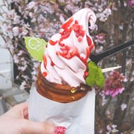 代官山で春を味わう！桜ソフト×パイ生地コーンの「桜アラゴスタソフト」が可愛い--中にカスタード入り