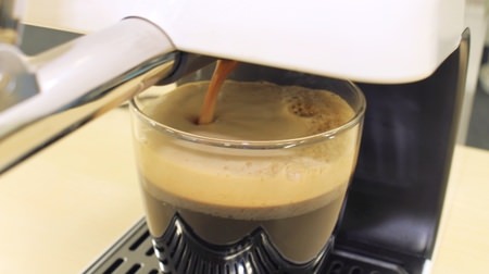 The bubbles are fluffy! I tried an iced coffee server that can make the popular "draft coffee"
