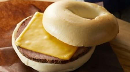 "Hot bagel sandwich" is back in Tully's for the first time in 4 years! Volume menu with pepper sausage and cheese