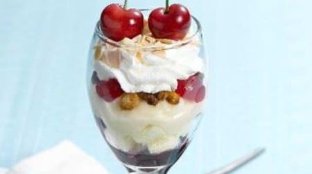 "Cherry dessert" using "Sato Nishiki" for Royal Host--Gorgeous trifles, shortcakes, etc.
