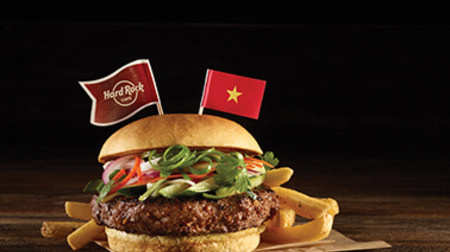 ベトナム発「バインミー バーガー」が気になる--世界の“ご当地バーガー”がハードロックカフェに！