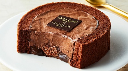 "Chocolat roll cake" in collaboration with Godiva in Lawson--with ganache and crepe dough inside!