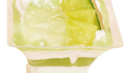 "Melon Parfait" at FamilyMart--Summer sweets with a refreshing appearance decorated with flesh