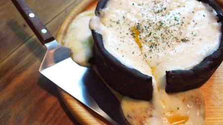 【チーズ大洪水】渋谷「UNTITLED（アンタイトル）」“シカゴピザ” からチーズがどっと溢れ出る！真っ黒な竹炭の生地のピザ！