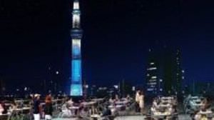 You can drink alcohol while looking at the beer garden Sky Tree at "EKIMISE", which is directly connected to Asakusa Station!