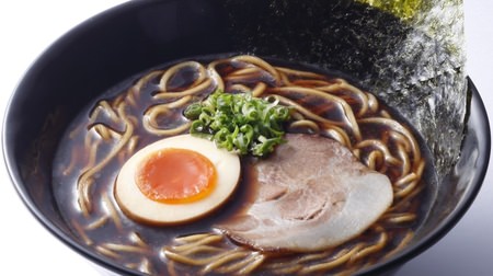 100万食以上が売れた！黒いスープの「荒節醤油ラーメン」、はま寿司に--今年は黒さと魚介の風味アップ
