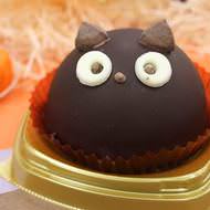 黒猫がケーキにニャった！セブン「黒猫チョコケーキ」がキュート過ぎ！-定番のジャック・オー・ランタンも