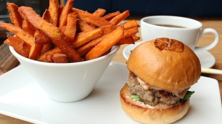 "Weekday afternoon" is a great deal for Umami Burger! Enjoy burgers, potatoes and drinks with the limited "1,000 yen set"