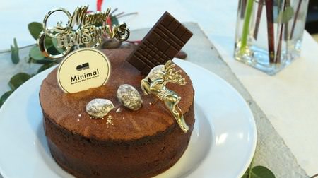 A chocolate cake with a scent of cacao like champagne. Christmas items for chocolate lovers from Minimal