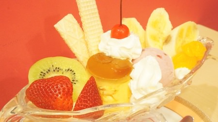 Cafe Amand's heart-throbbing "pudding à la mode"-luxury to taste pudding and plenty of fruit and ice cream together