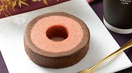 One is delicious twice! Lawson "Two-colored Baumkuchen-Franboise & chocolate flavor-" is a great deal