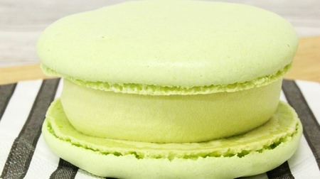 I ate pistachios and caramel from 7-ELEVEN "Macaron Ice Sandwich"! Harmony of crispy dough and smooth ice cream