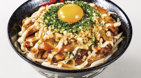 Sutadonya, "Hiroshima-style okonomiyaki sutadon" with pork ribs layered on bean sprouts--Cool with garlic sauce and mayonnaise!