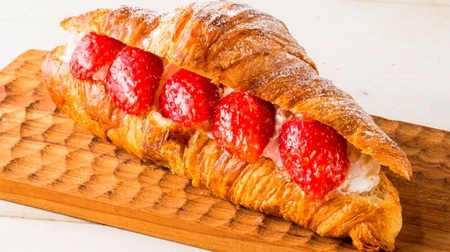 Shinagawa station is dyed with "strawberry"! Croissants and tart cakes with plenty of "thorn kiss"