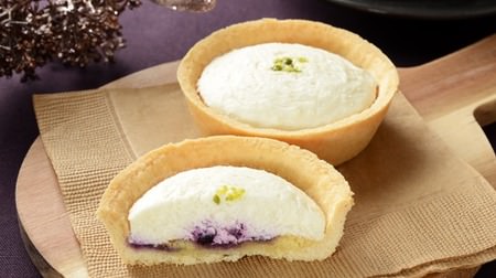Lawson "Rare Cheese Tart (with blueberry sauce)" looks delicious! Pistachio accent