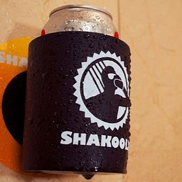 シャワーを浴びながらビールが飲めるビール缶ホルダー「SHAKOOLIE」