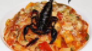 [Reading notice] Pasta with a whole scorpion on it Limited to 10 meals a day in Kinshicho