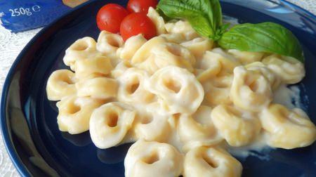 KALDI Pasta with Cheese "Pagani Tortellini Cheese" too good! Great with basil, white sauce, in soups!
