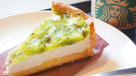 It's sour! Starbucks "kiwifruit tart" is very refreshing--with panna cotta and damand dough
